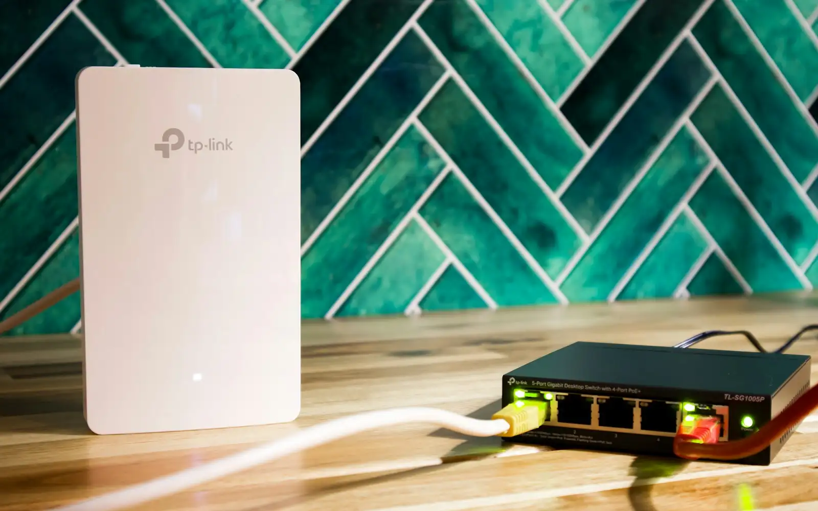 Punto de acceso Wi-Fi y switch de red