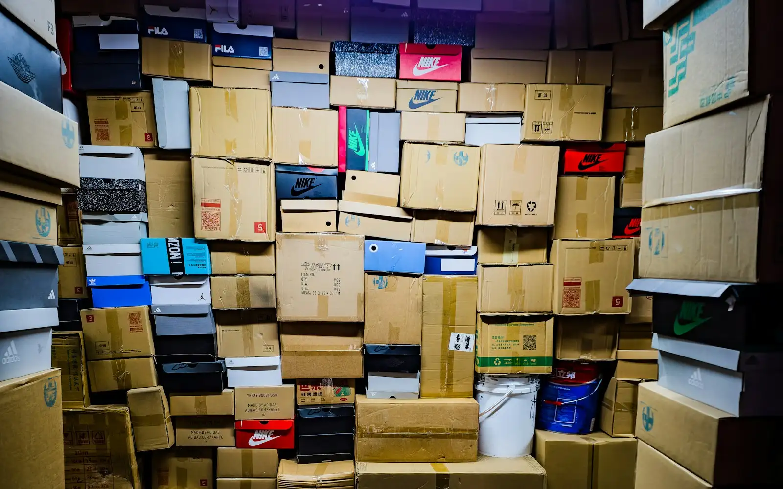 Cajas de equipo listas para entrega