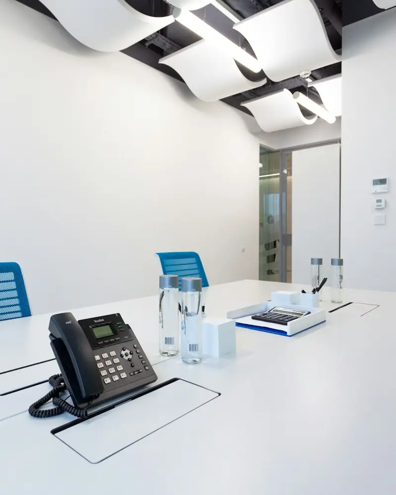 Teléfono IP en una sala de juntas